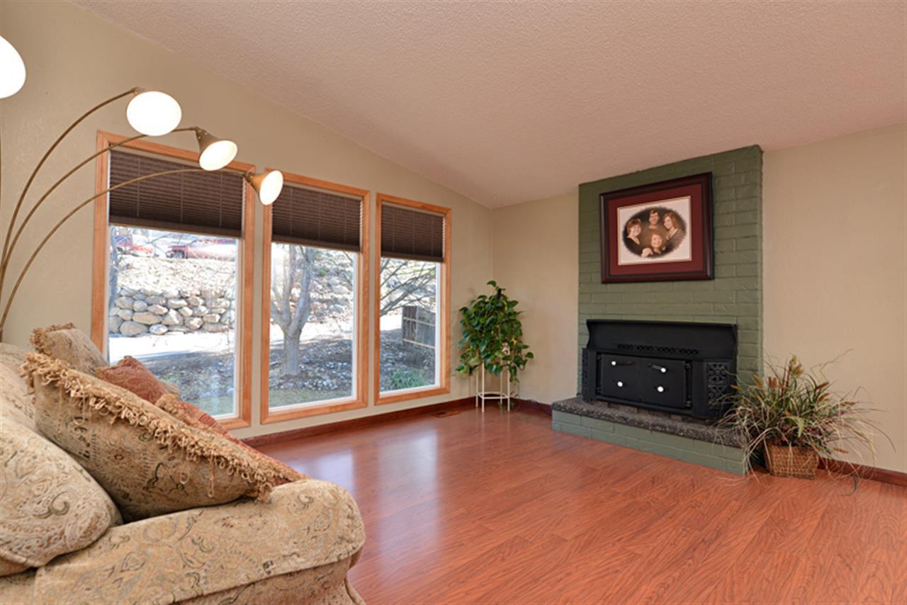 122 E Franklin - Photo 3
