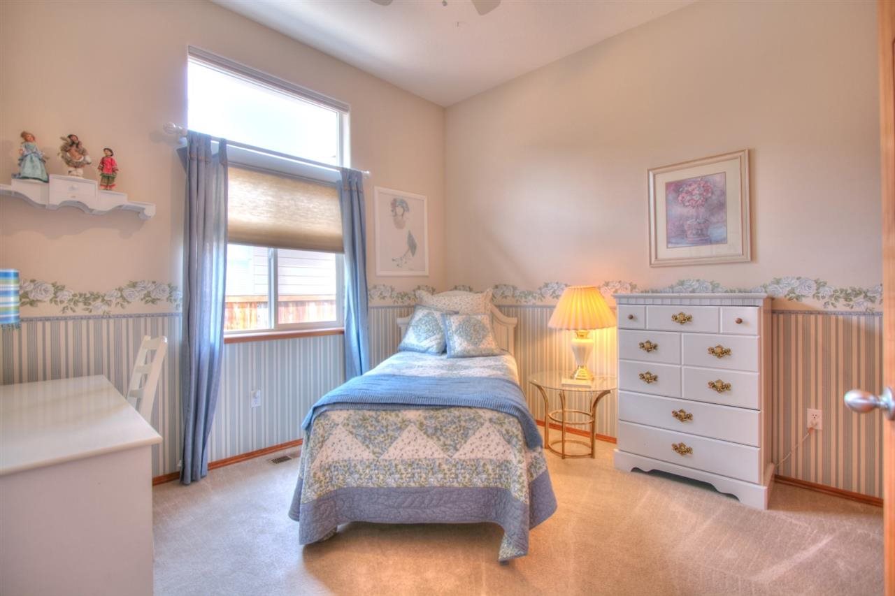 1016 E Hawk Ct - Photo 12