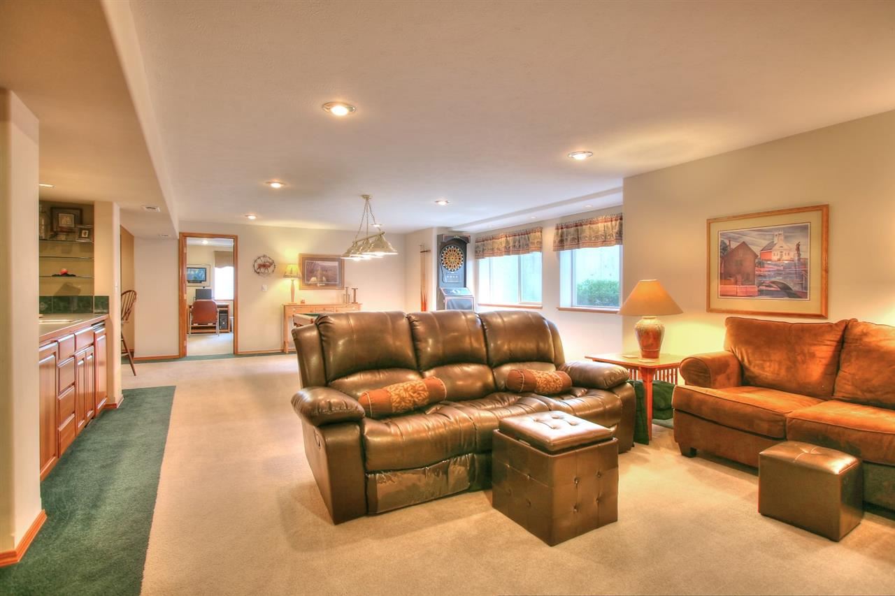 1016 E Hawk Ct - Photo 13
