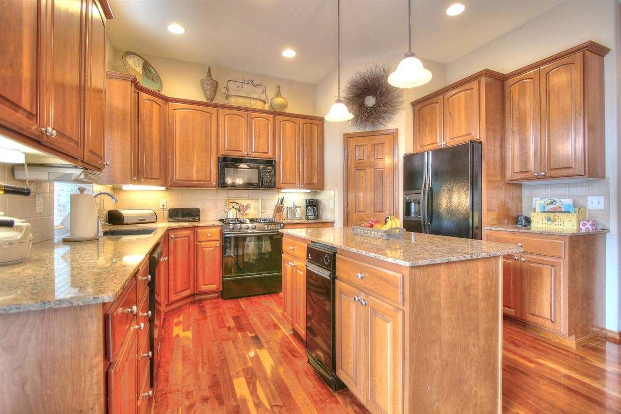1016 E Hawk Ct - Photo 8