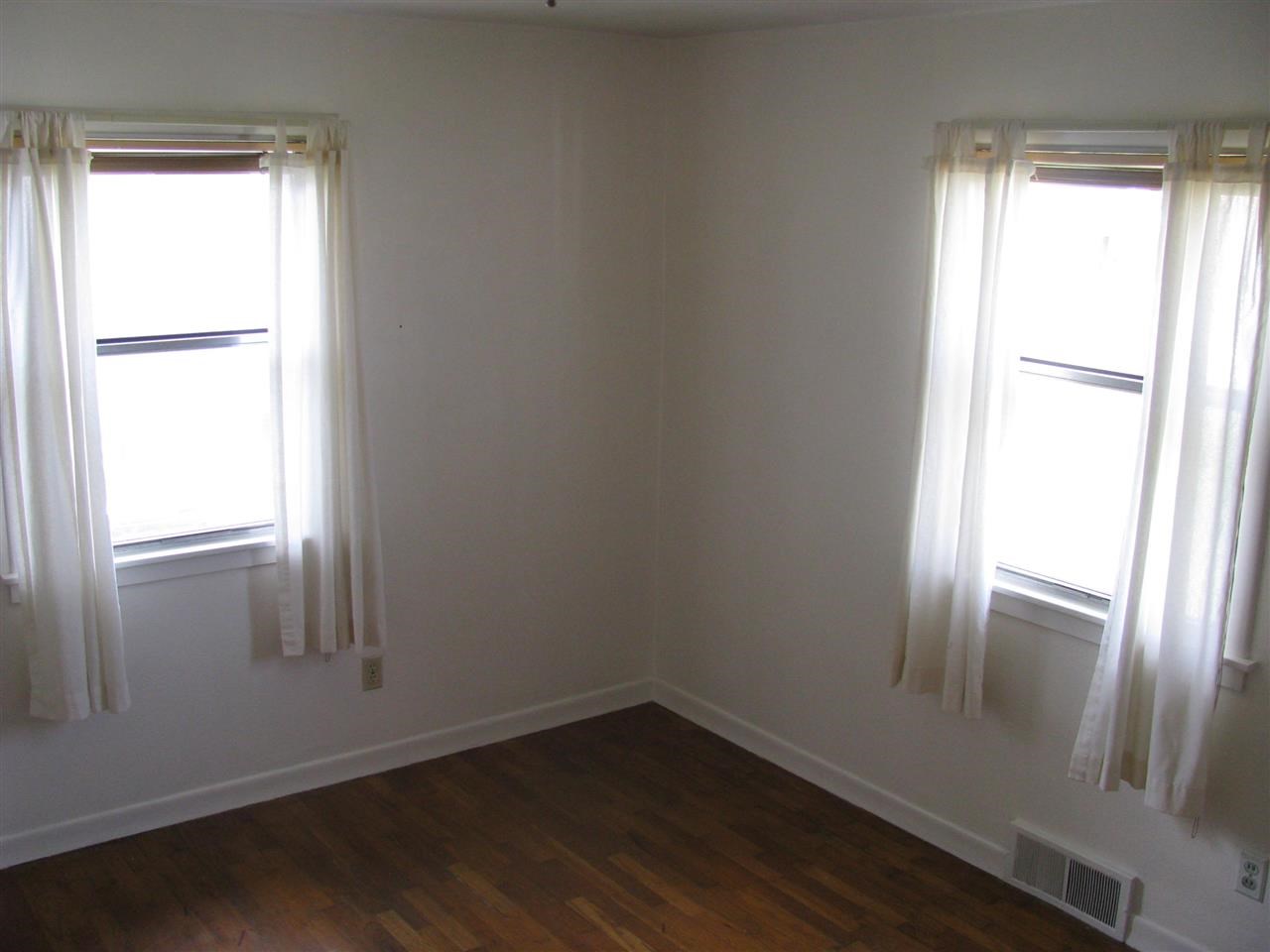 827 E Empire Ave - Photo 3