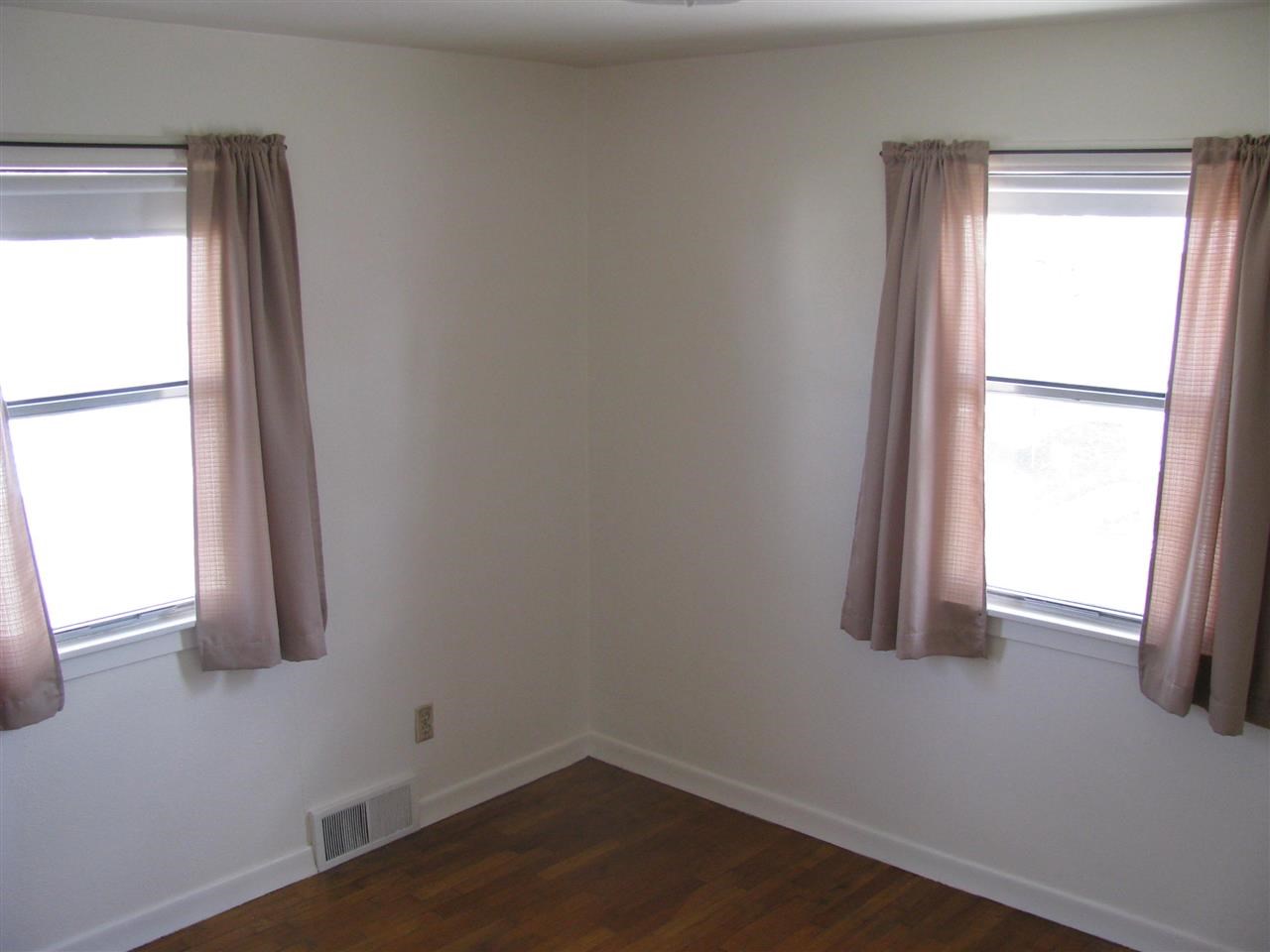 827 E Empire Ave - Photo 5