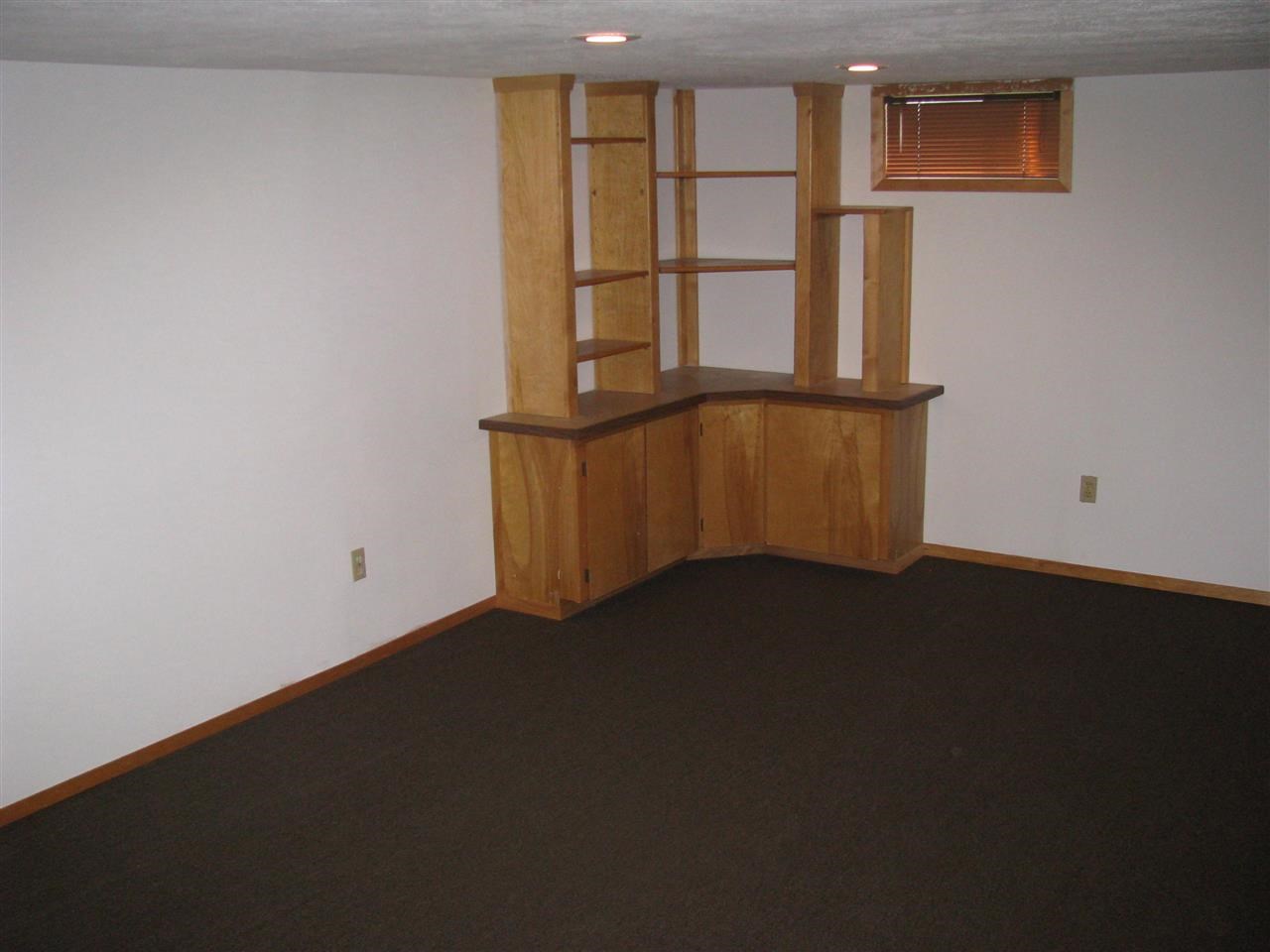 827 E Empire Ave - Photo 9