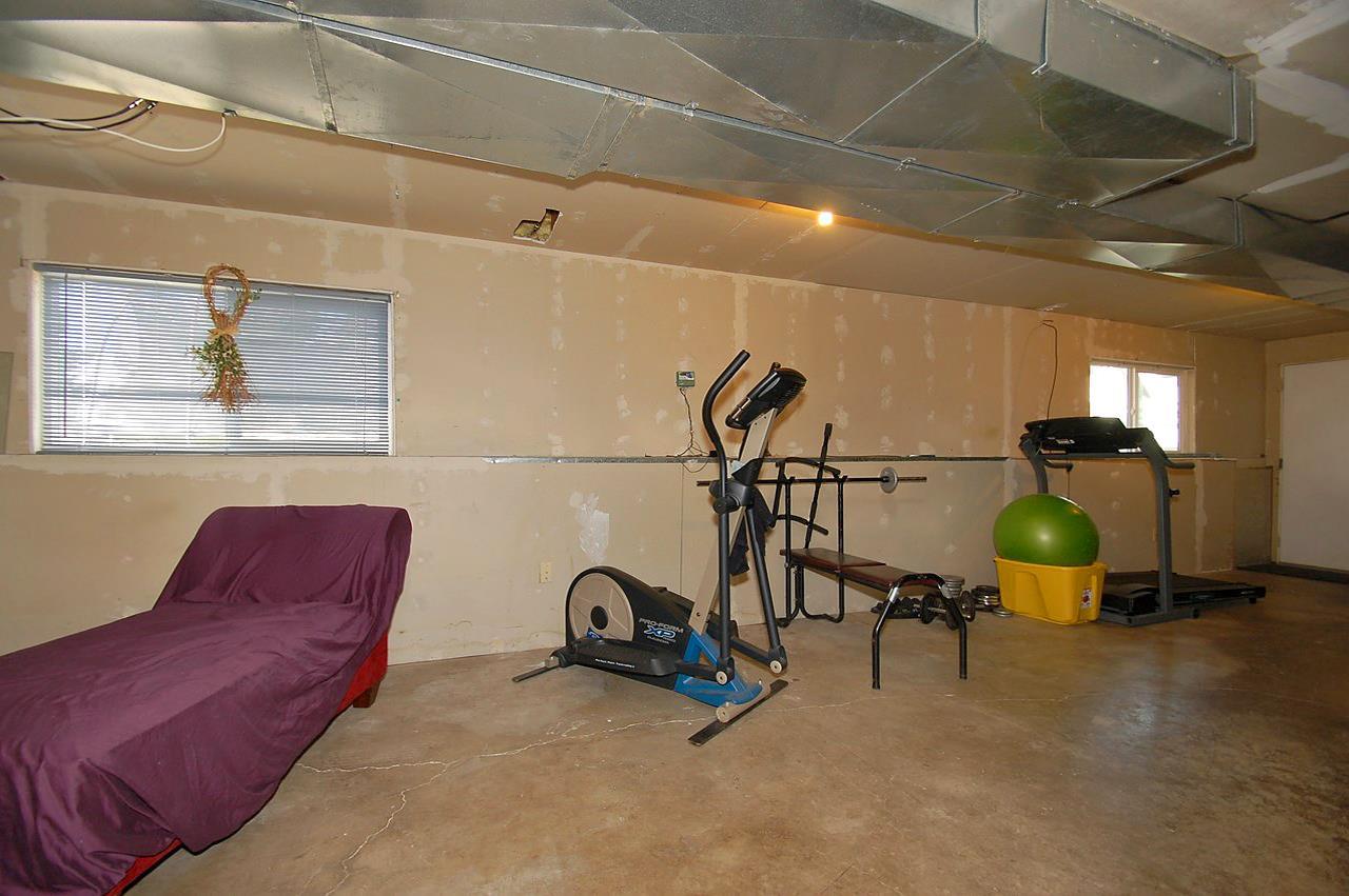 4615 N Larch - Photo 14