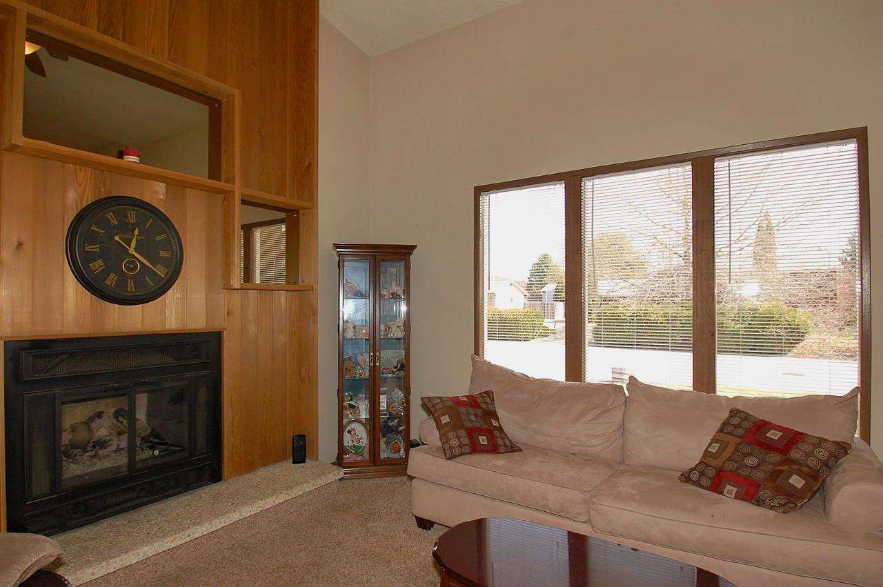 4615 N Larch - Photo 5