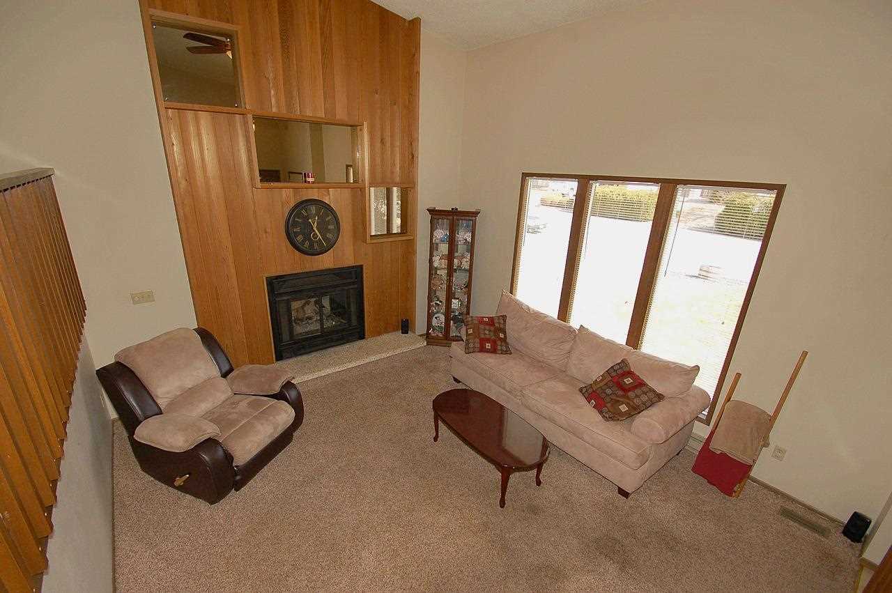 4615 N Larch - Photo 7