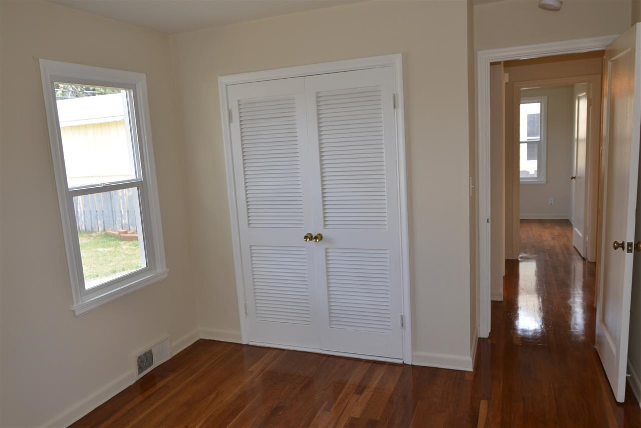 1419 E Thurston Ave - Photo 3
