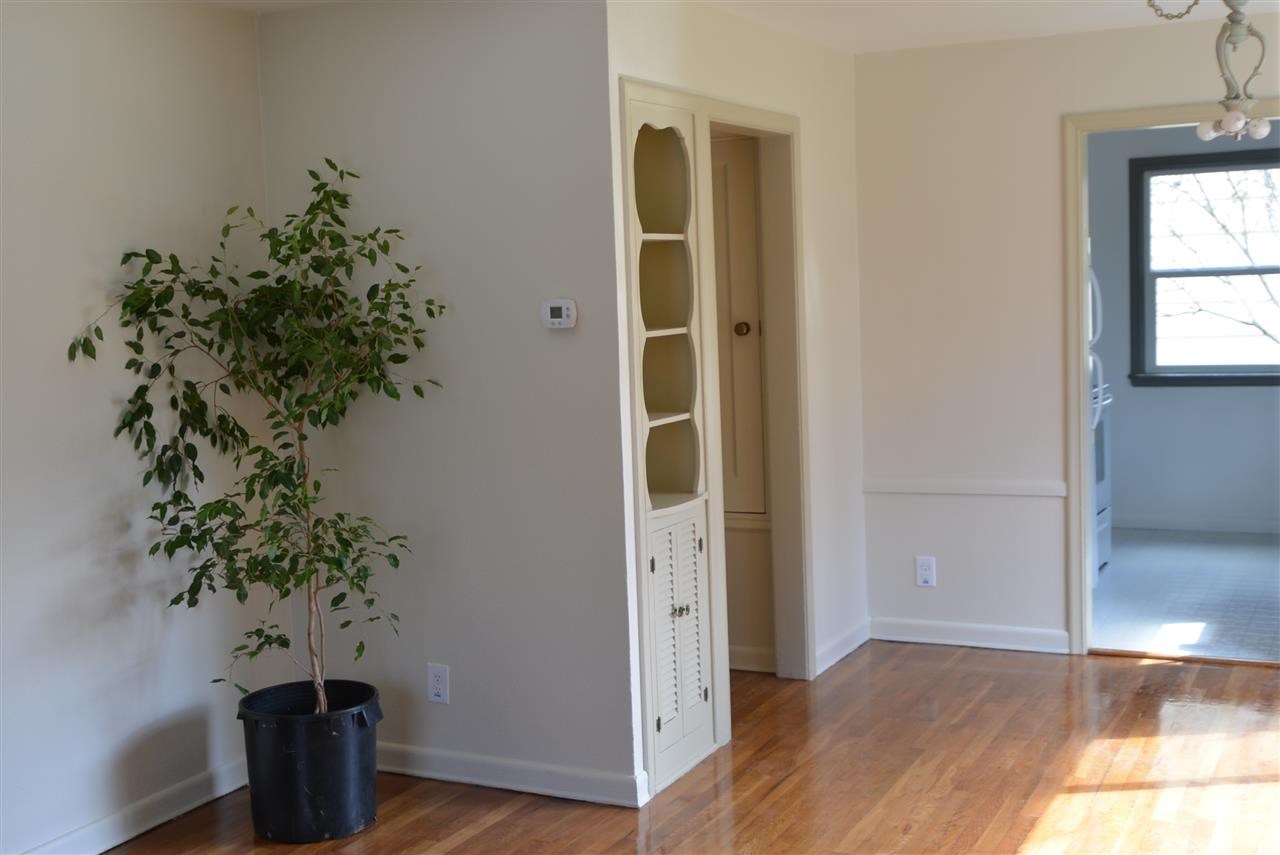 1419 E Thurston Ave - Photo 5