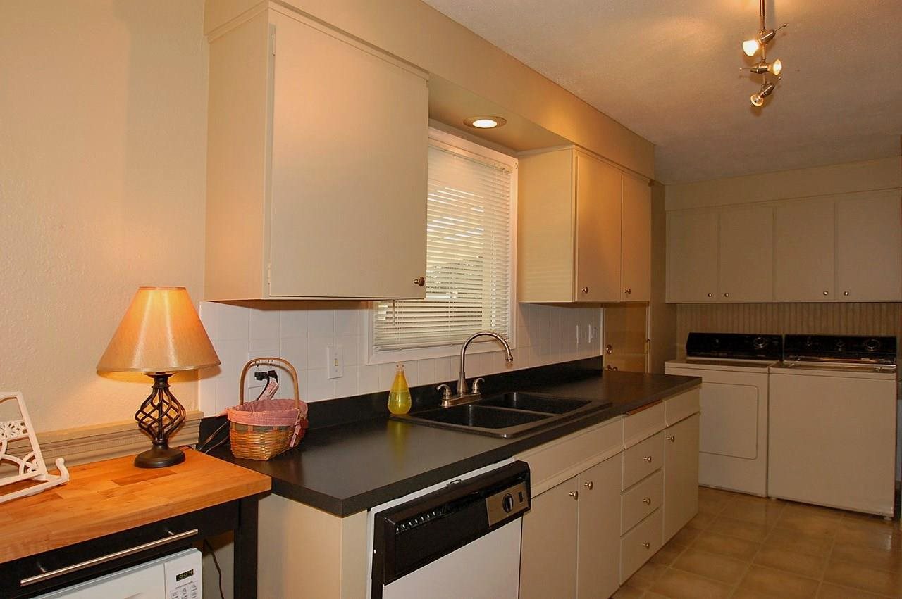 424 E Cozza Dr - Photo 5