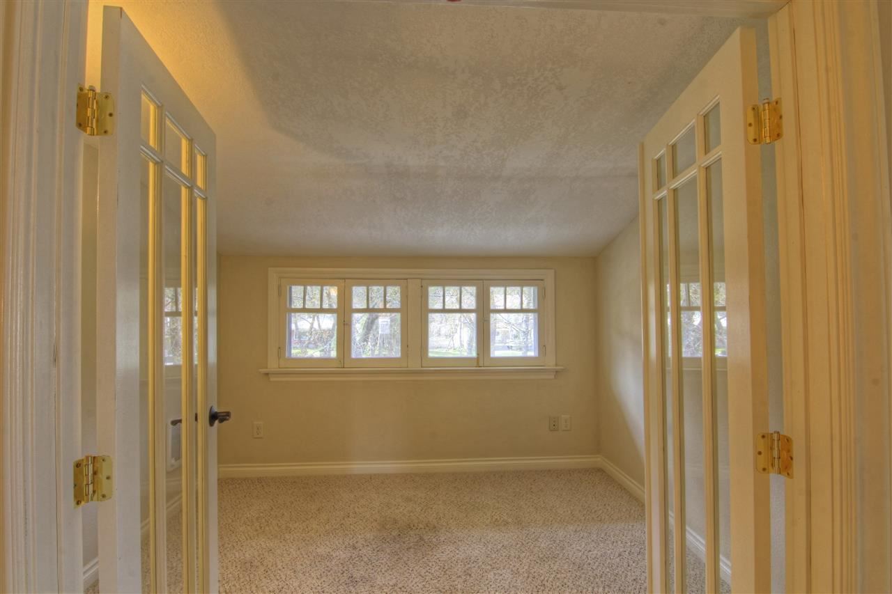2403 S Manito Blvd - Photo 15