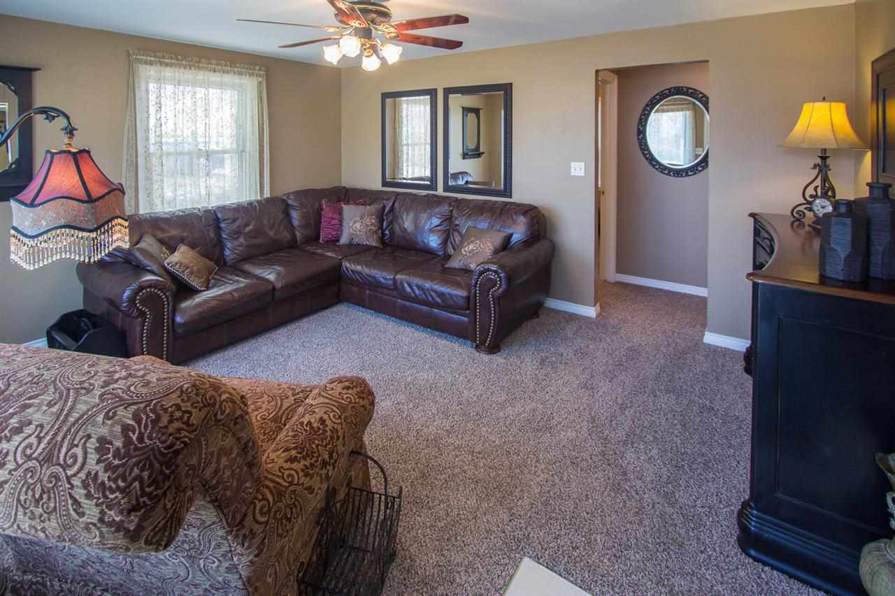6011 N Elm St - Photo 2