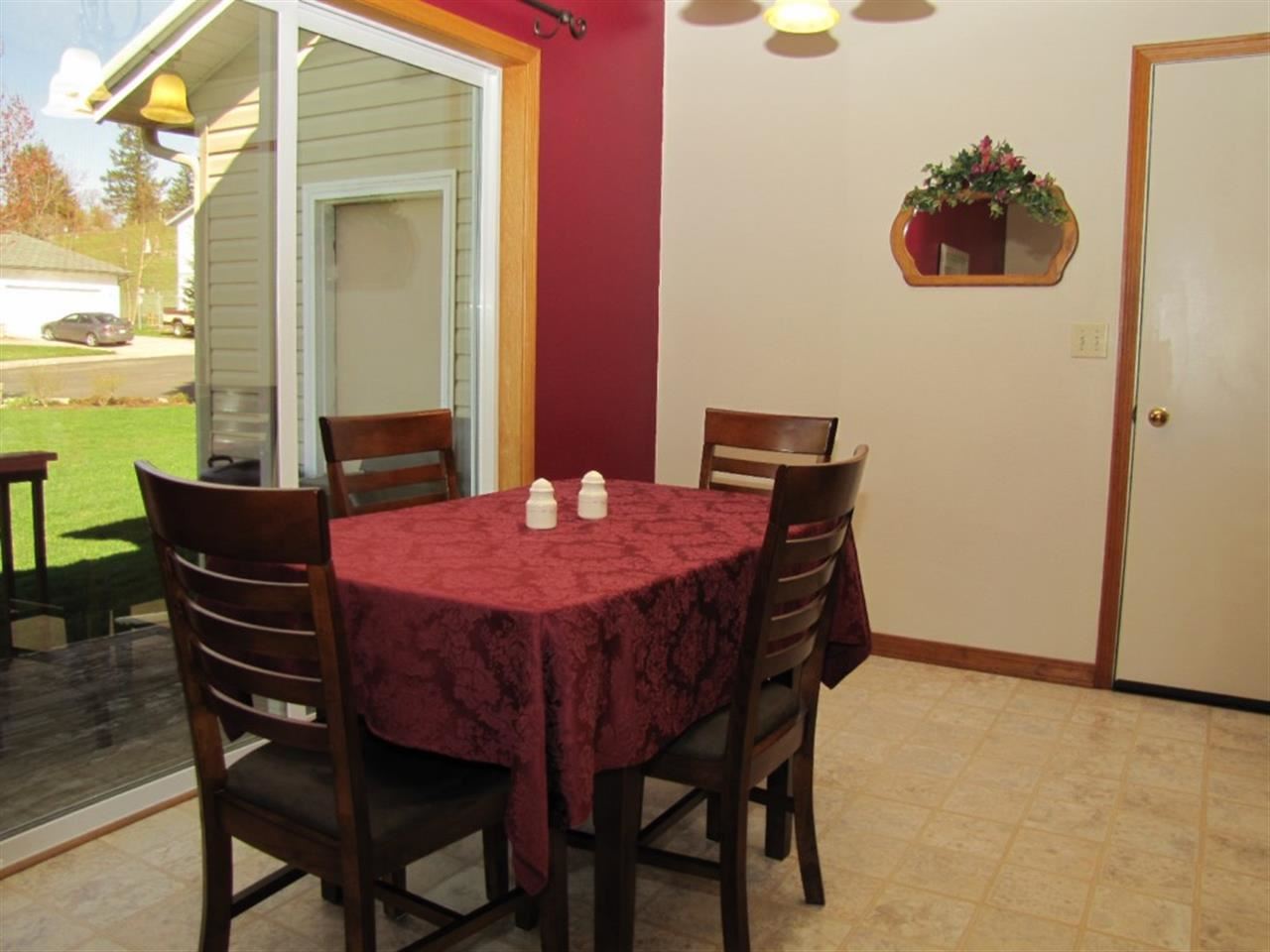 1515 Ridgeview Dr - Photo 3