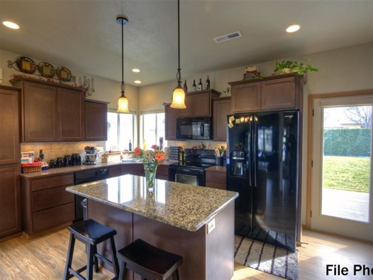 617 S Selkirk St - Photo 3