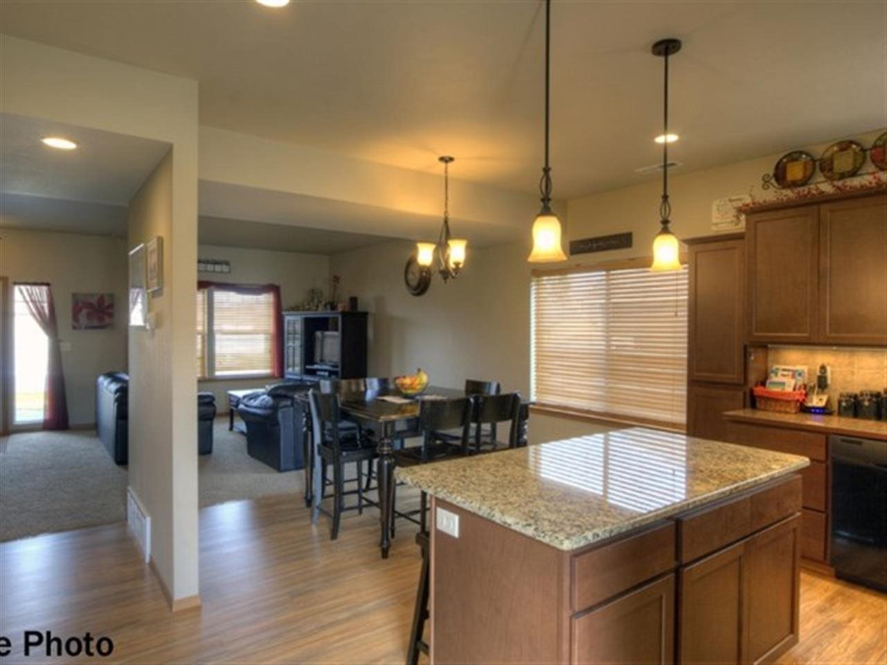 617 S Selkirk St - Photo 4