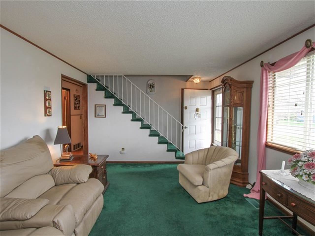 26007 E Wabash Ave - Photo 3