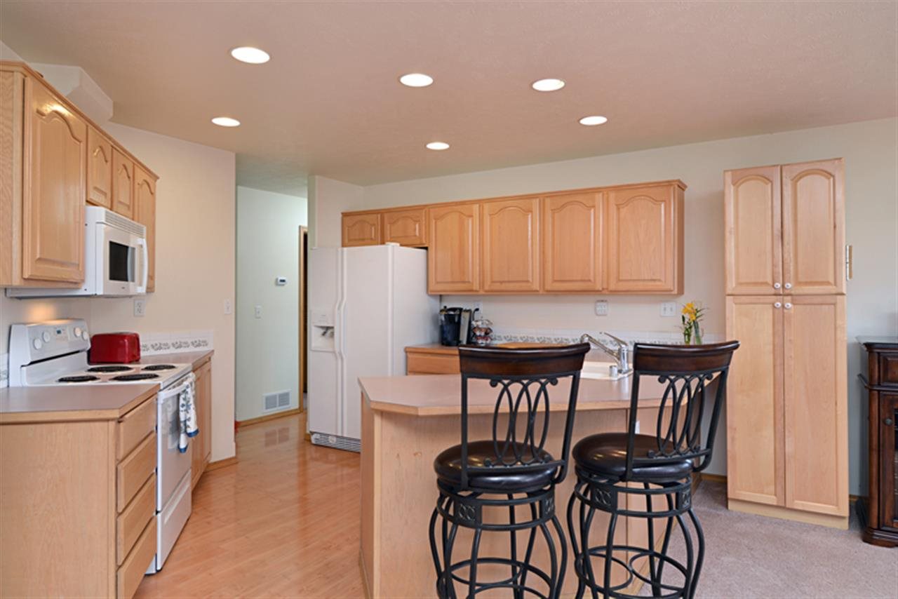 2529 S Adams Rd - Photo 2