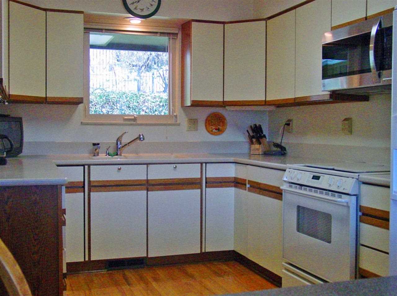 851 N Oak St - Photo 7