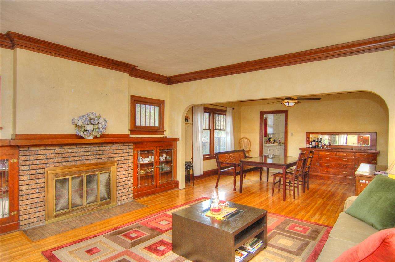 618 E 21st - Photo 2