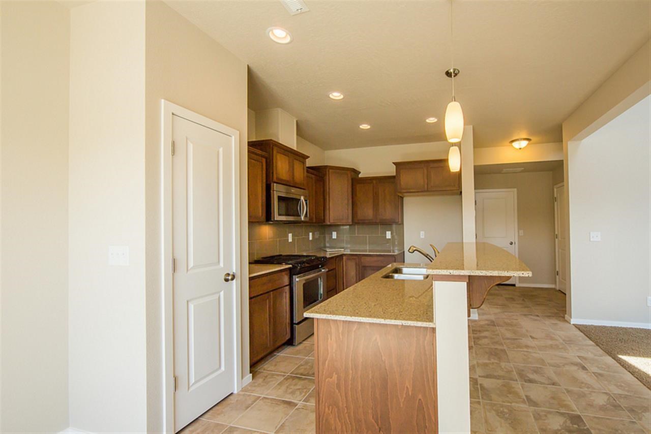 2116 W Summit - Photo 3