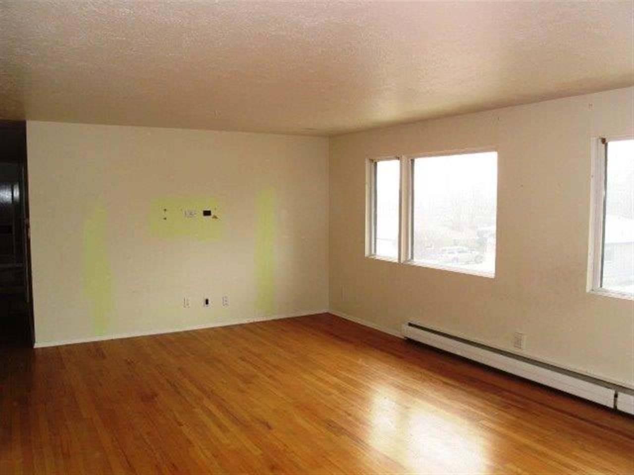 6726 N Greenwood Boulevard - Photo 3