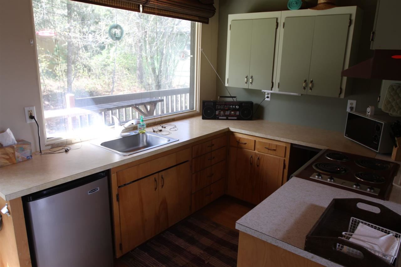 1292 Stanley Dr - Photo 4