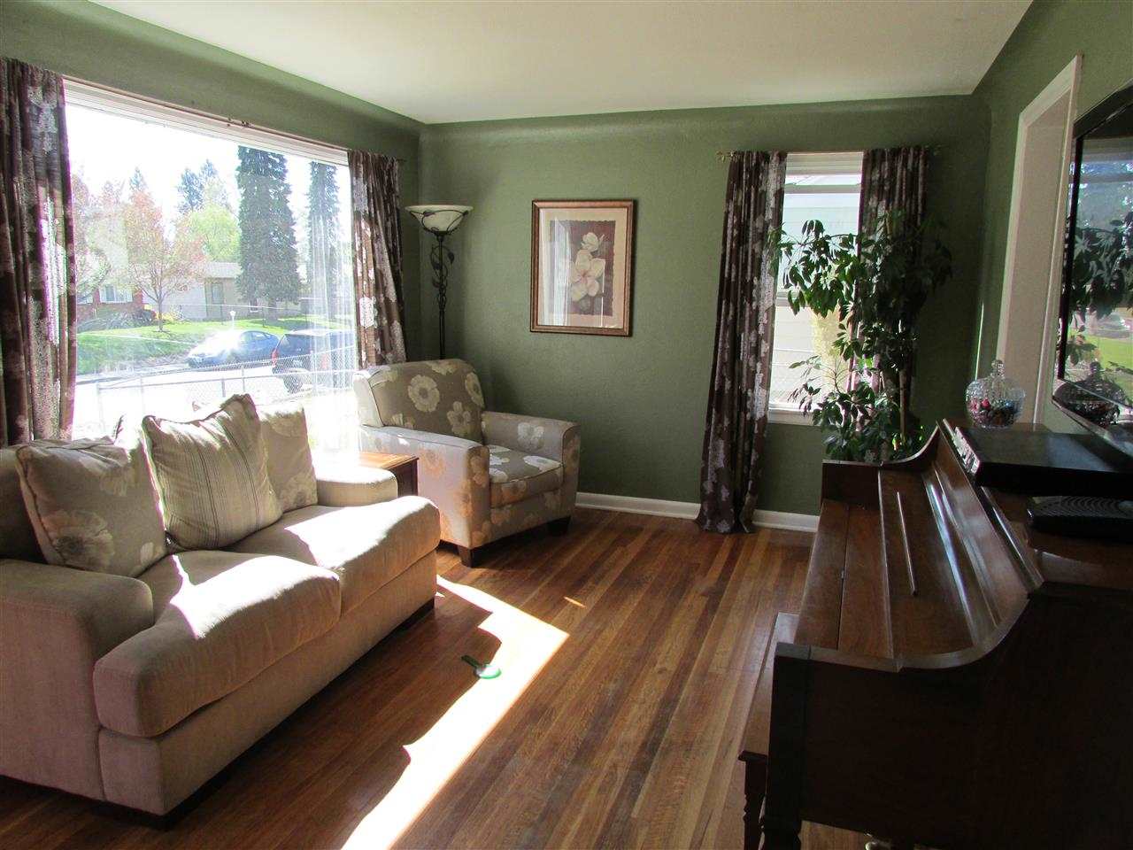 5417 N Elm St - Photo 3
