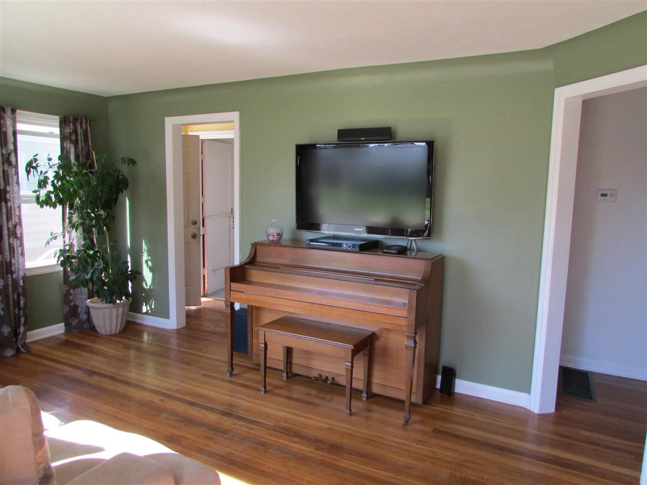 5417 N Elm St - Photo 4