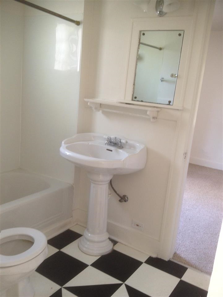 1027 E 13th - Photo 4