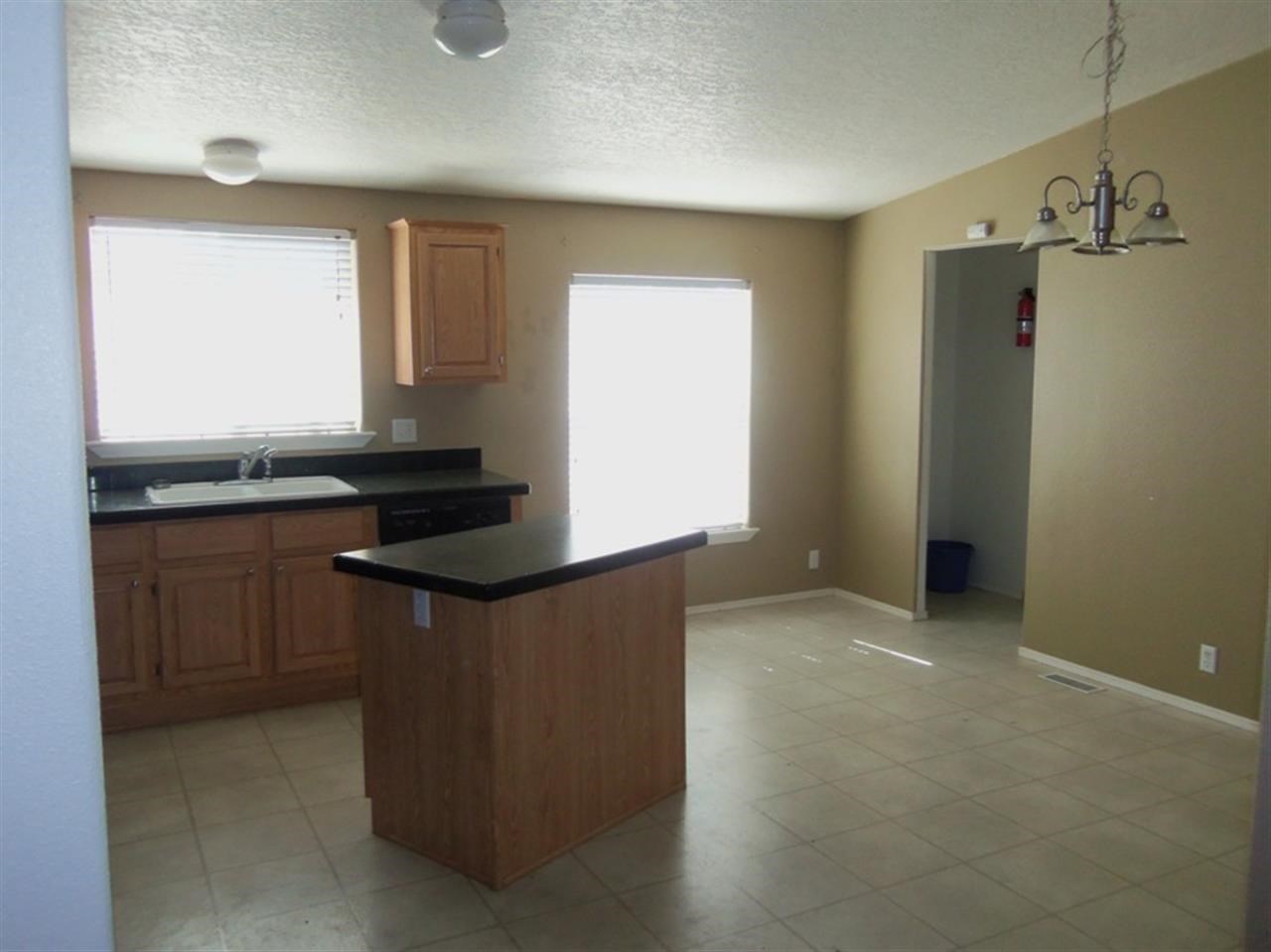 840 W 1st St - Photo 4