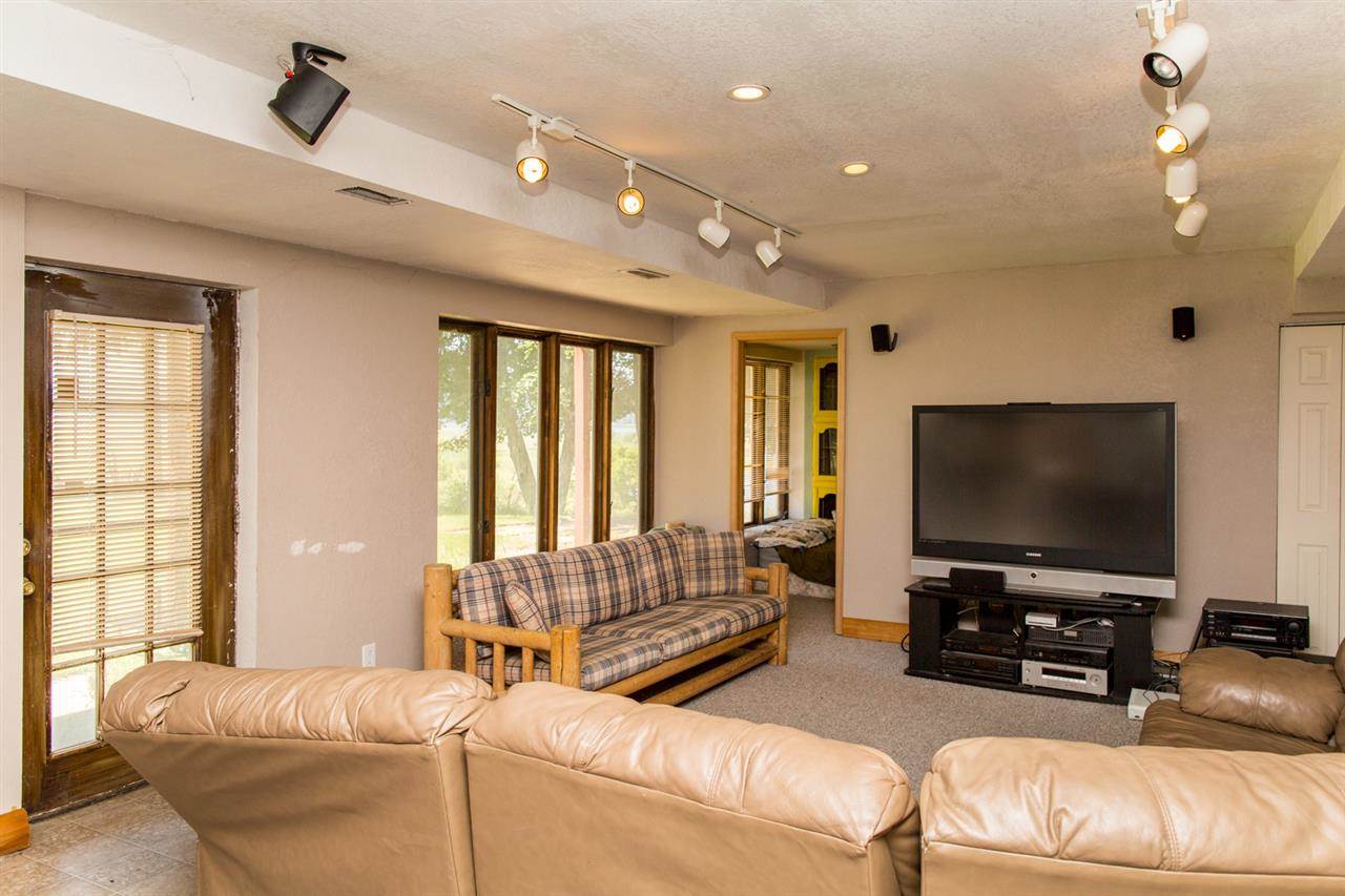 12502 E Newman Lake Dr - Photo 10