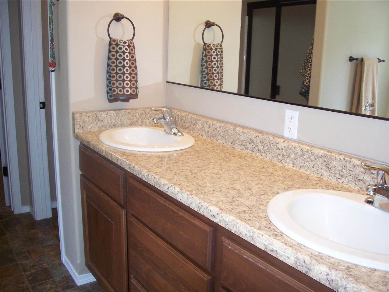 392 Glendale Dr - Photo 9