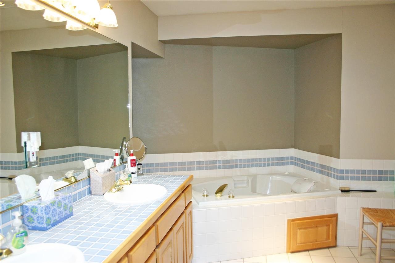 305 W Charlton - Photo 11