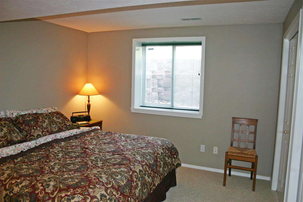 305 W Charlton - Photo 12