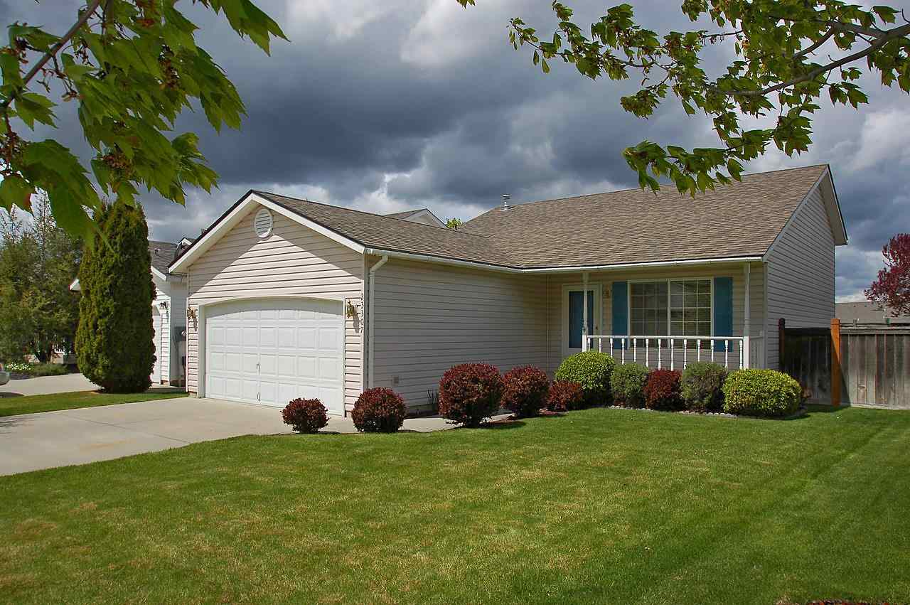 23307 E Maxwell Ave - Photo 1