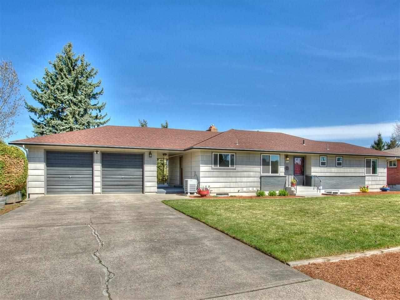 11609 E 11th Ave - Photo 1