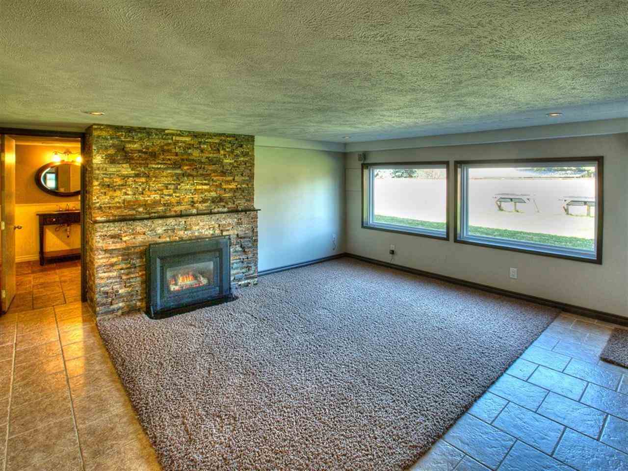 11609 E 11th Ave - Photo 2