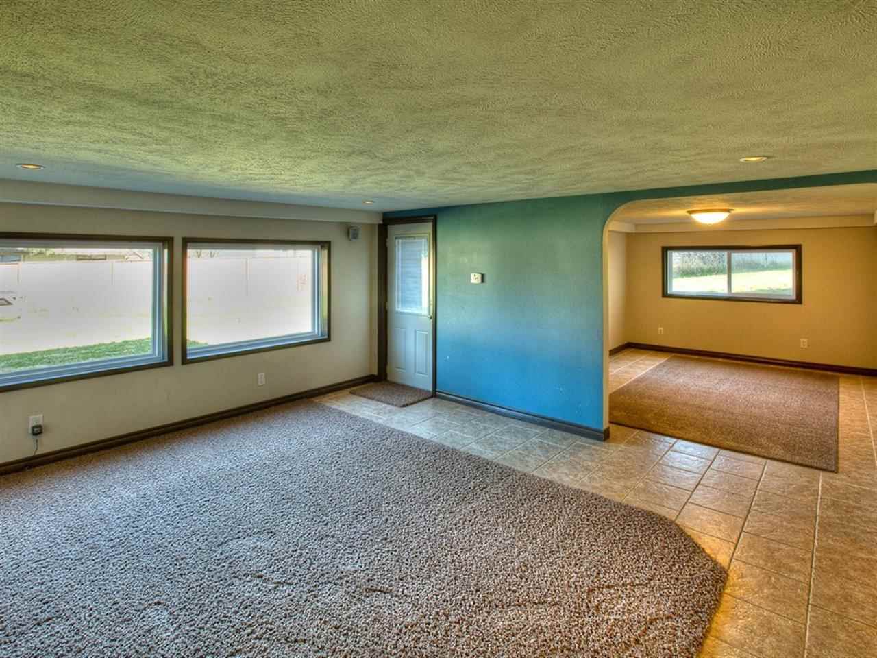 11609 E 11th Ave - Photo 3