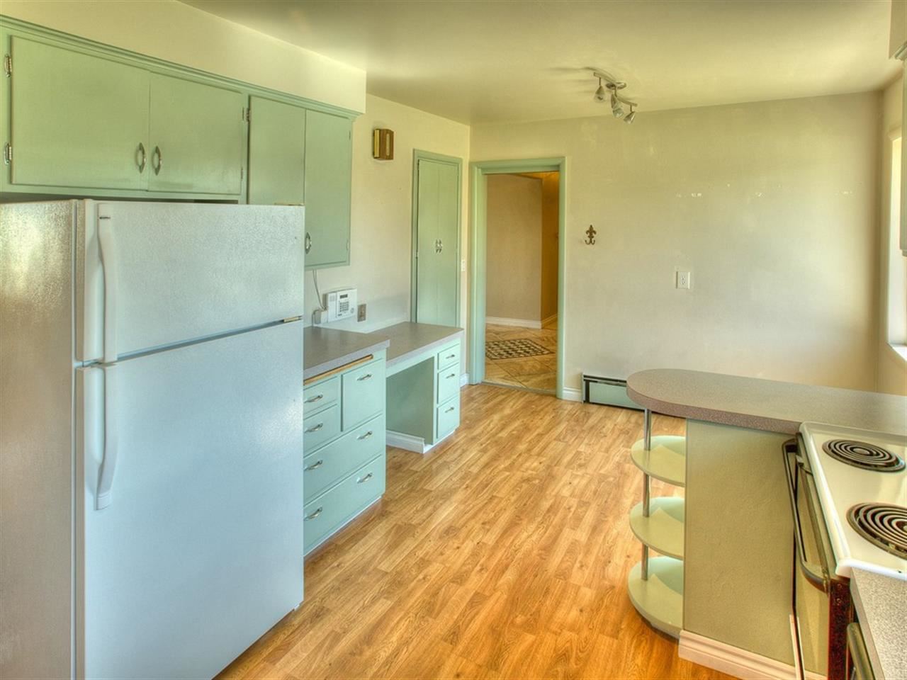 11609 E 11th Ave - Photo 7