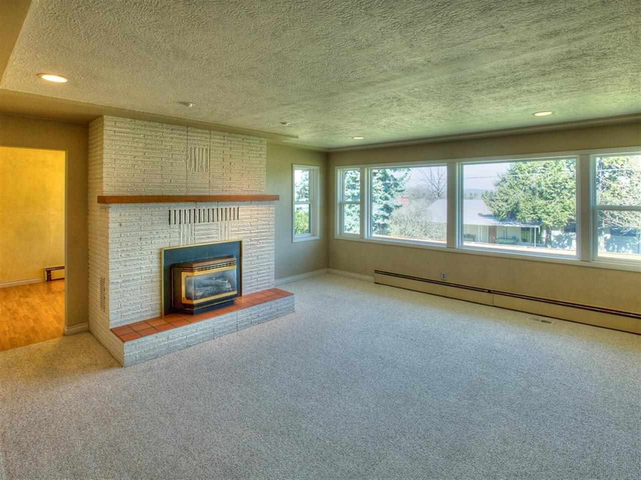 11609 E 11th Ave - Photo 8
