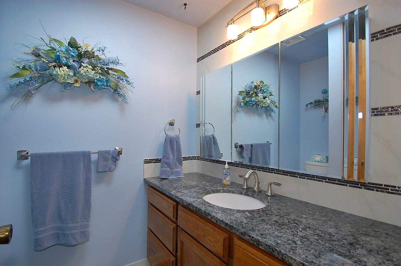11818 E 36th Ave - Photo 7