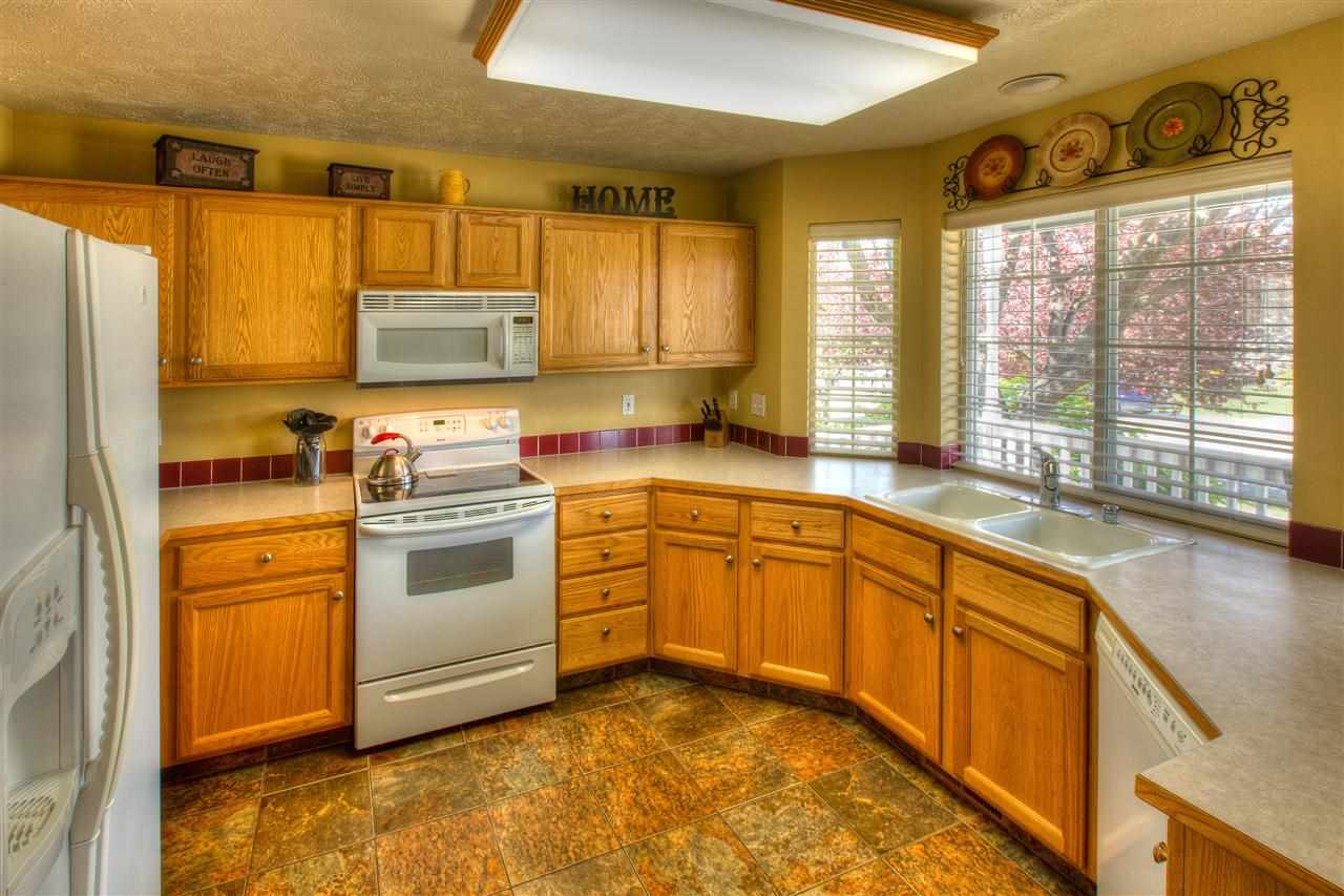 23704 E Maxwell Dr - Photo 2