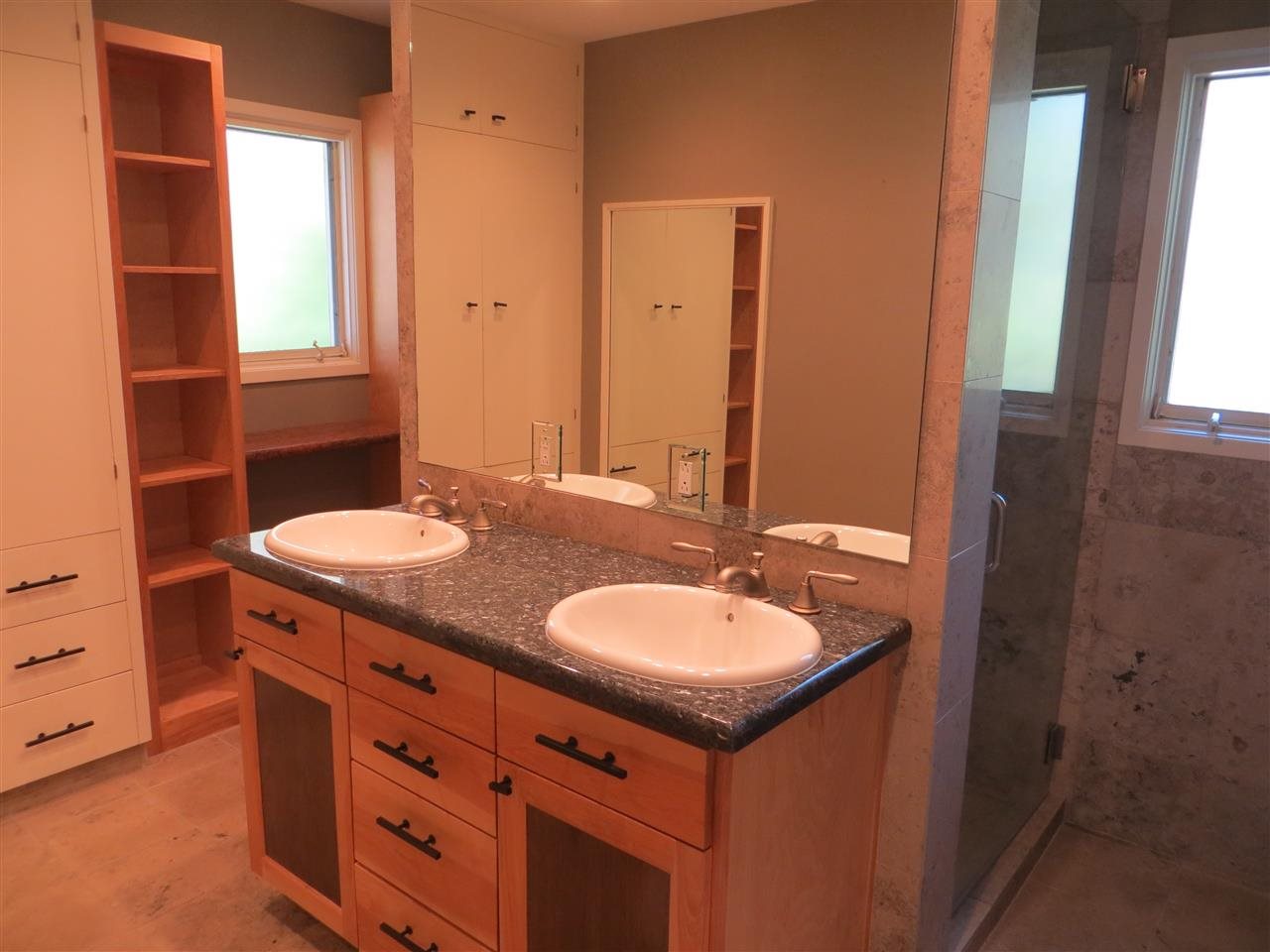 912 W 32nd - Photo 14