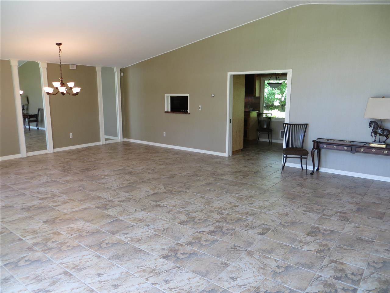 912 W 32nd - Photo 3