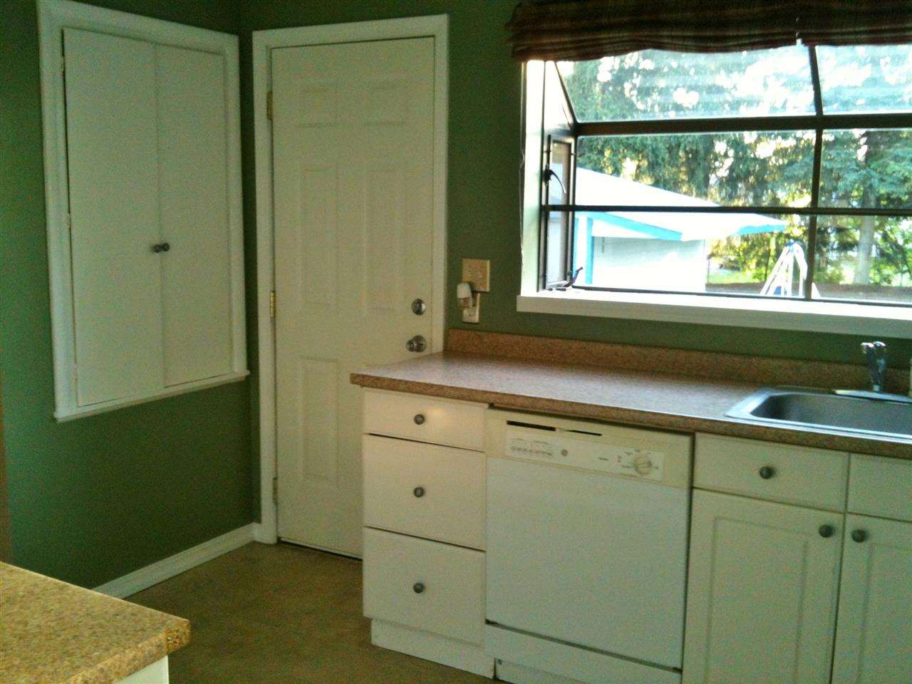 211 N Locust - Photo 3