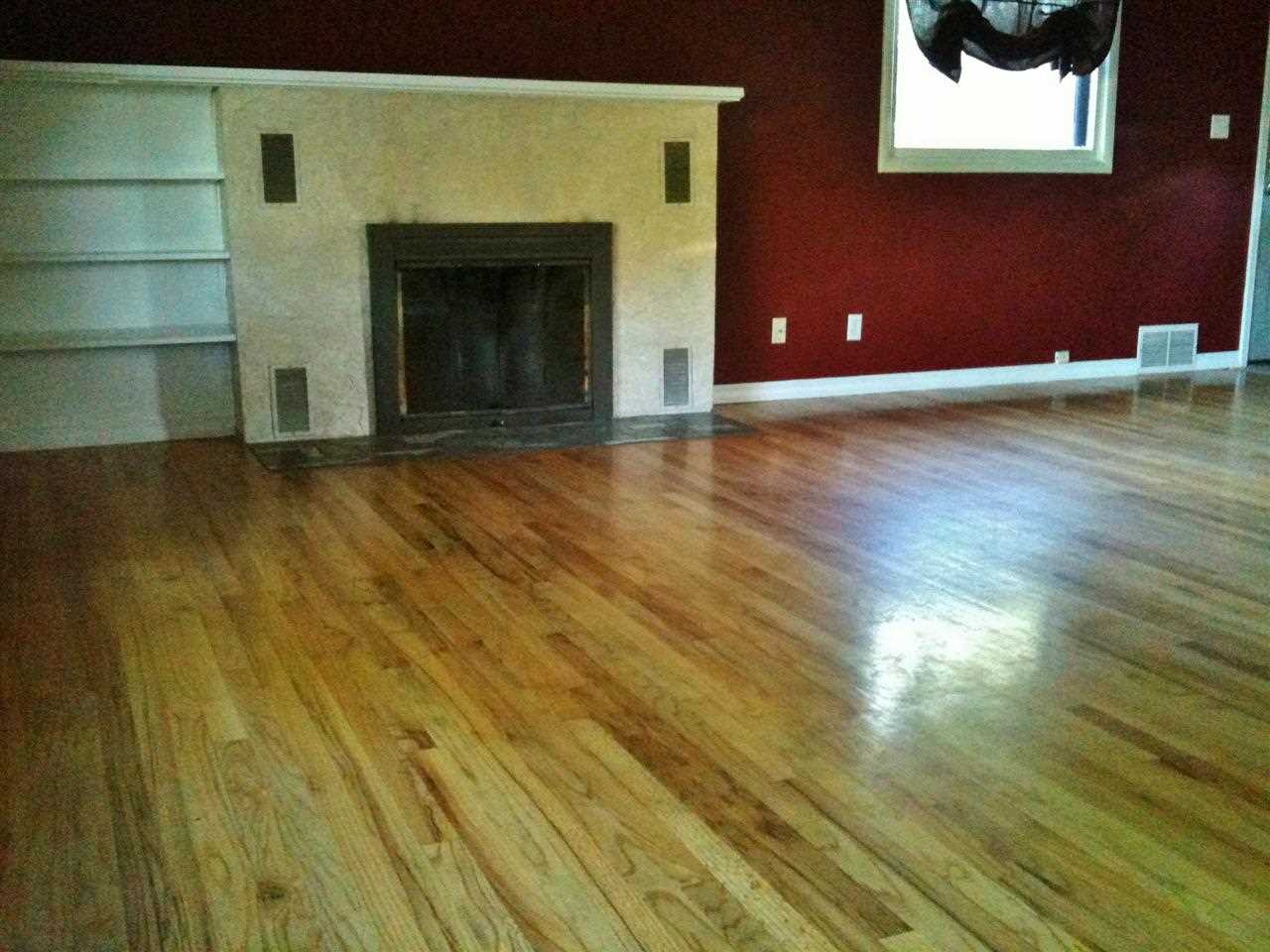 211 N Locust - Photo 4