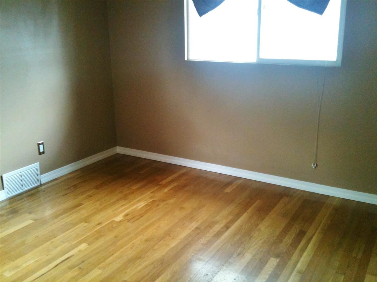 211 N Locust - Photo 7