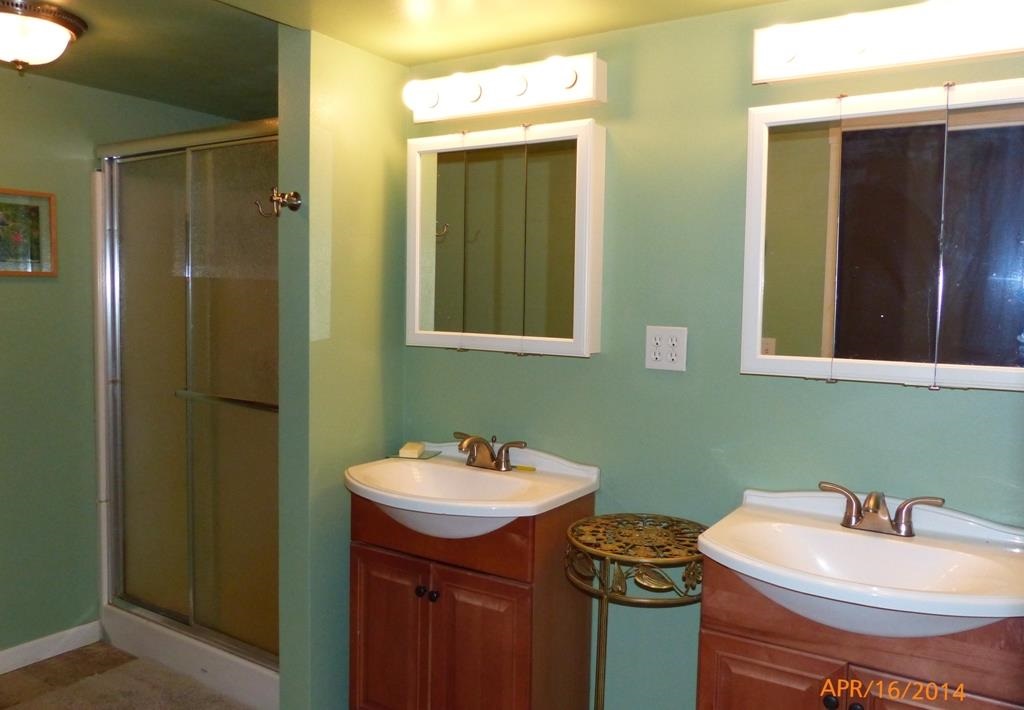 220 E Chattaroy Rd - Photo 13