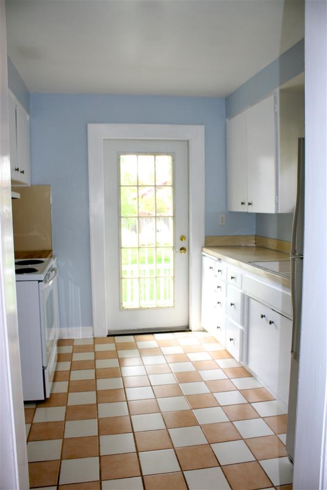 716 E 38TH - Photo 5