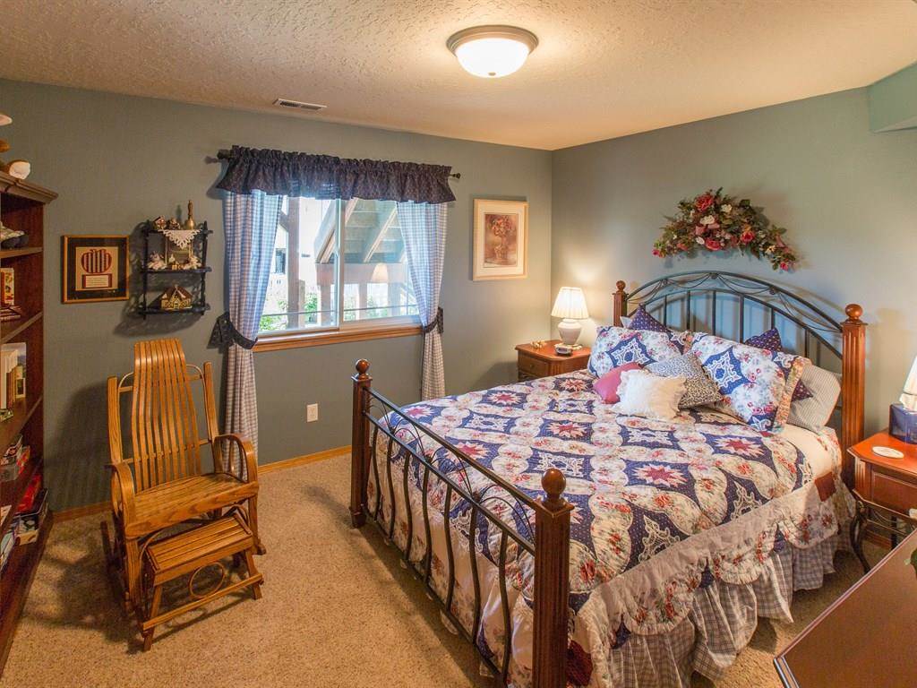 2825 S Chapman Rd - Photo 16