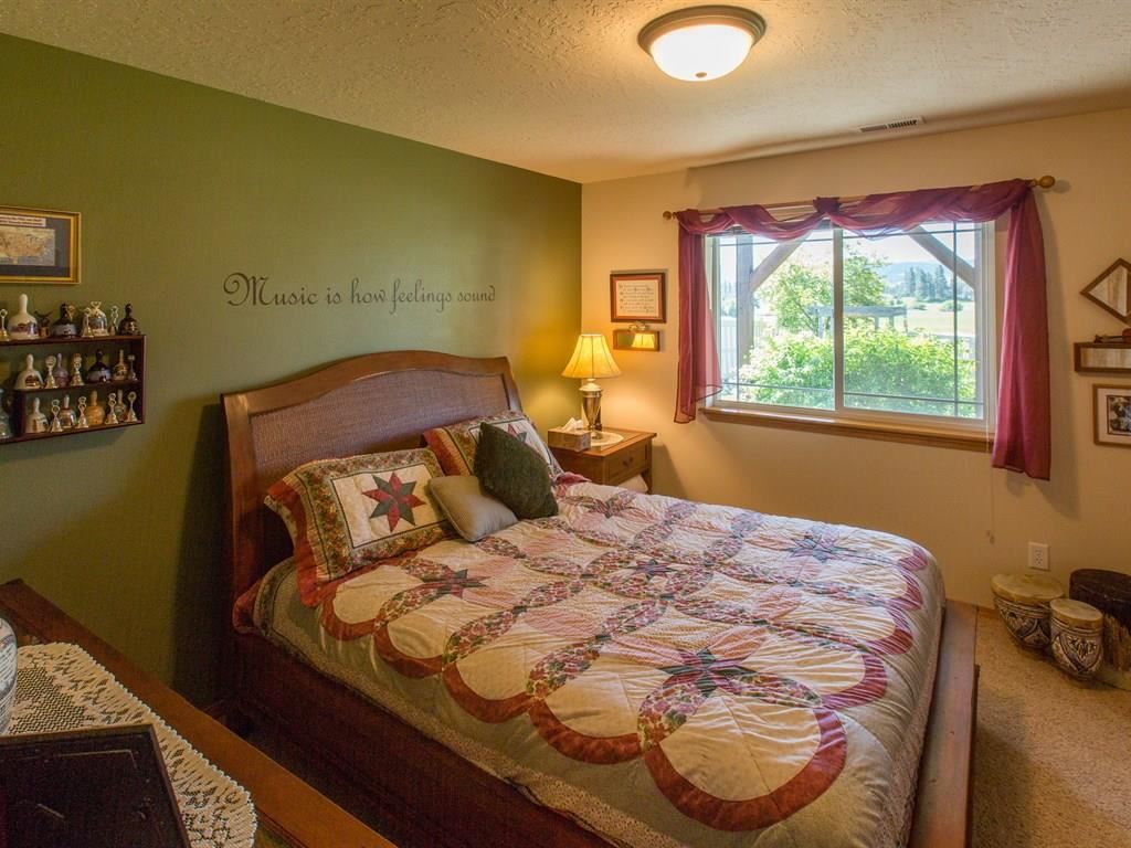 2825 S Chapman Rd - Photo 17